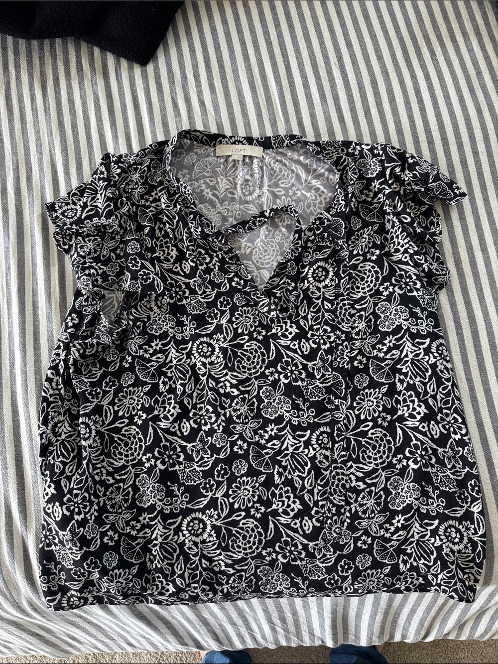 LOFT Black and White Floral V-Neck Flutter Sleeve Top